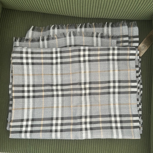 BurberryLightweight Scarf